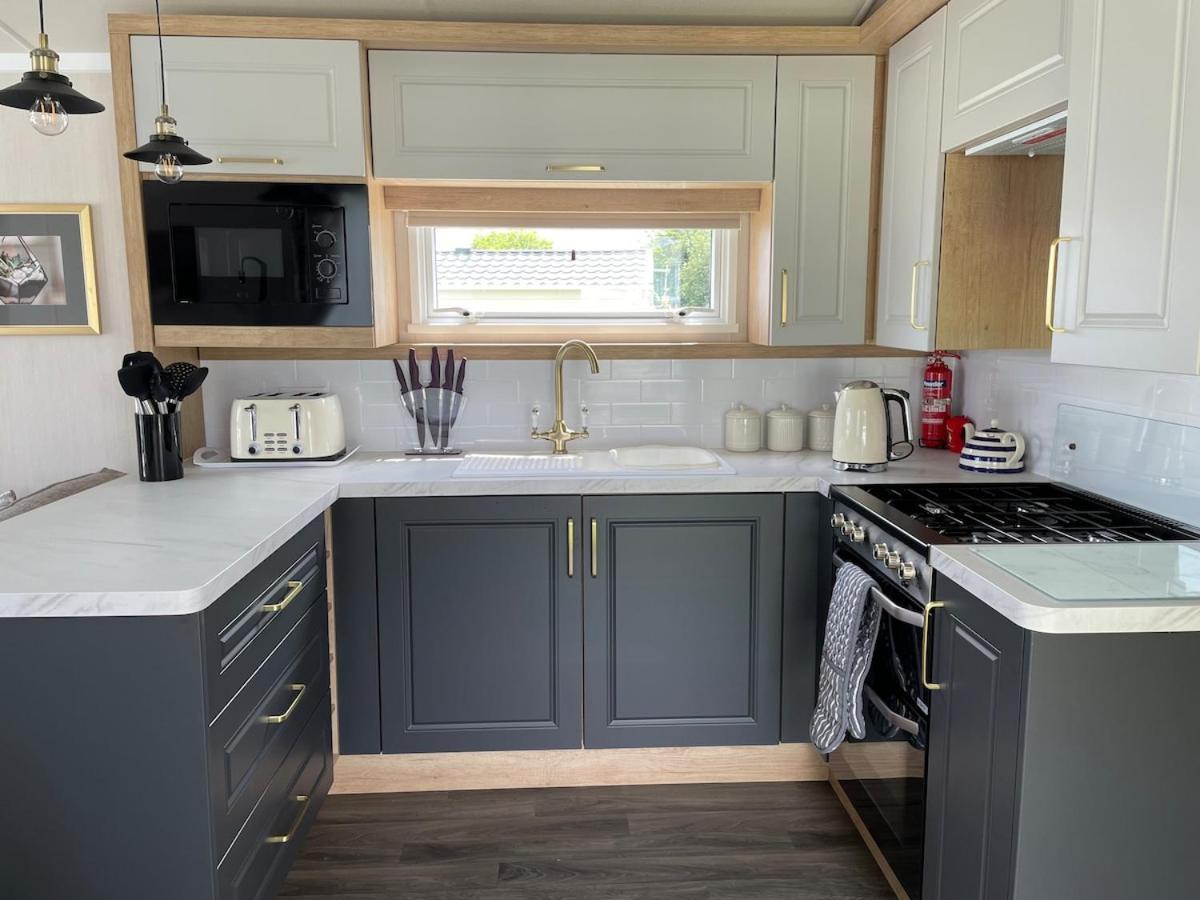 Luxury Caravan Cornwall Sleeps 4 Countryside View St Austell Dış mekan fotoğraf
