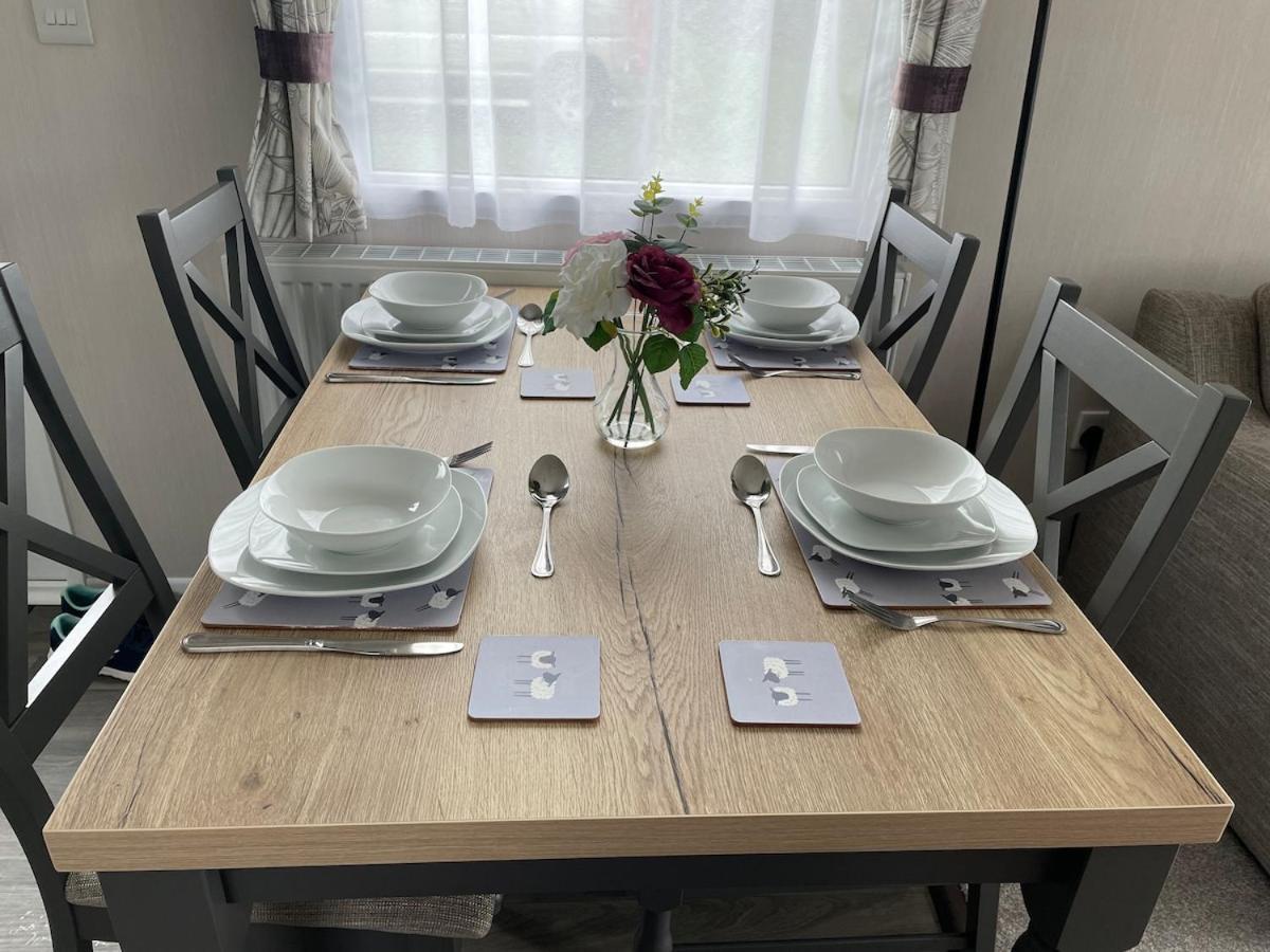 Luxury Caravan Cornwall Sleeps 4 Countryside View St Austell Dış mekan fotoğraf